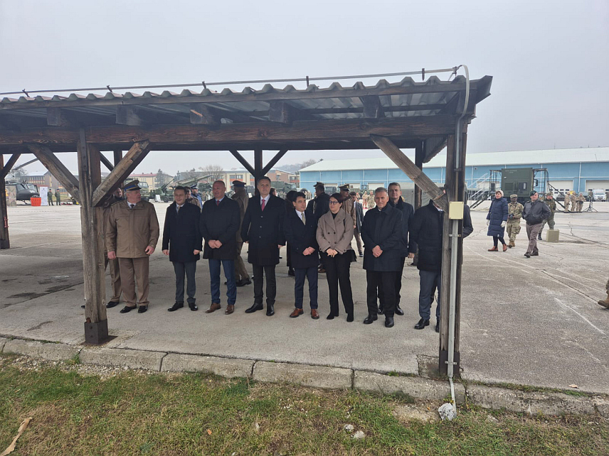 САРАЈЕВО, 1. ДЕЦЕМБРА /СРНА/ - Замјеник министра одбране у Савјету министара Александар Гогановић присуствовао је свечаности обиљежавања 1. децембра - Дана Оружаних снага БиХ у касарни Рајловац.