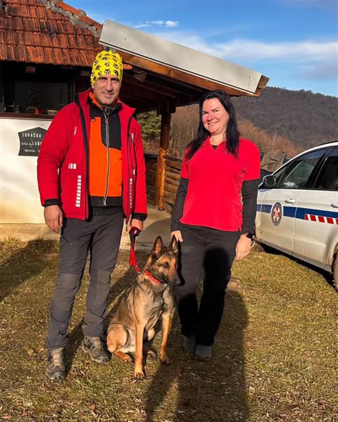 БИЈЕЉИНА, 20. ДЕЦЕМБРА /СРНА/ - Спасилачки пас Киа бијељинске станице Горске службе спасавања /ГСС/ постала је први потражни пас у историји Републике Српске лиценциран по међународној IRO/FCI лиценци, чиме су значајно унапријеђени капацитети ове службе за потрагу и спасавање у различитим условима.