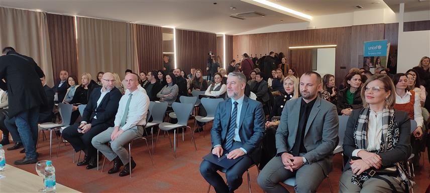 БАЊАЛУКА, 22. ДЕЦЕМБРА /СРНА/ - Министар здравља и социјалне заштите Републике Српске Ален Шеранић на конференцији Института "Дигитализација у јавном здравству: Нови информациони систем за ефикасније планирање и праћење процеса имунизације".