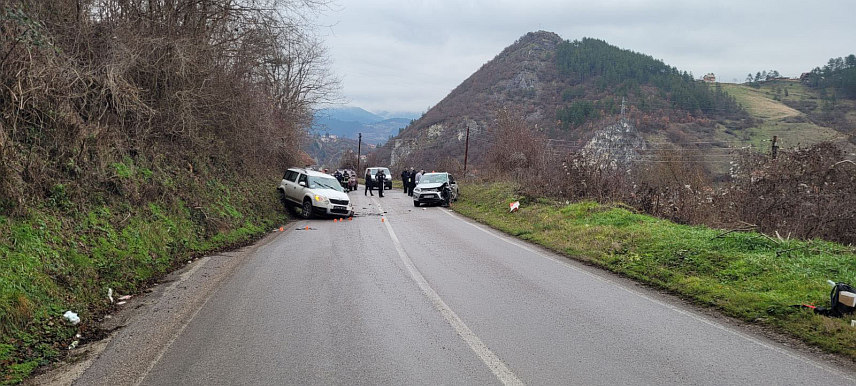 ВИШЕГРАД, 22. ДЕЦЕМБРА /СРНА/ - У Незуцима код Вишеграда јутрос је у саобраћајној несрећи страдало једно лице, а саобраћај је обустављен до окончања увиђаја.