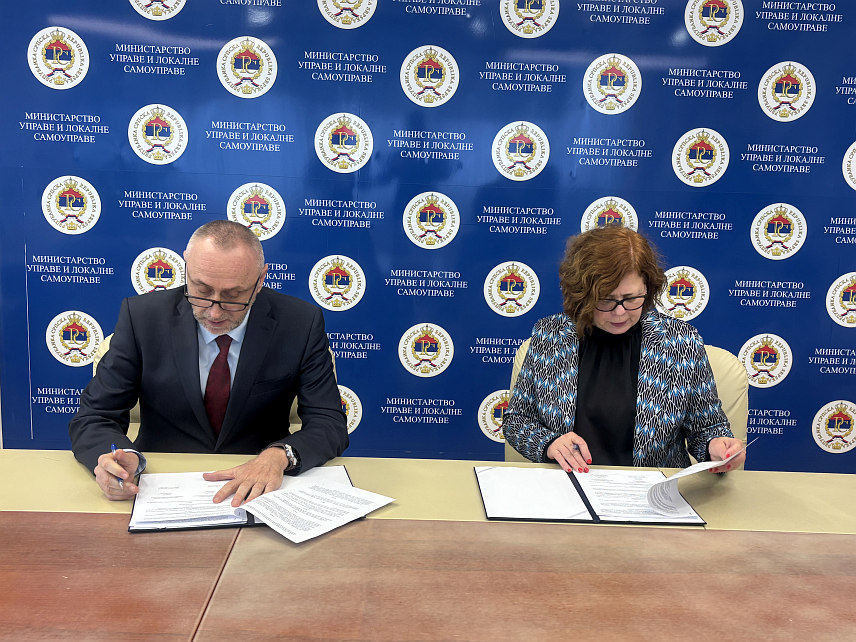 БАЊАЛУКА, 23. ДЕЦЕМБРА /СРНА/ - Министри управе и локалне самоуправе Републике Српске Сенка Јујић и рада и борачко-инвалидске заштите Данијел Егић потписали су данас Споразум о електронској размјени података који ће омогућити редовну провјеру животног статуса корисника новчаних примања из области борачко-инвалидске и заштите цивилних жртава рата.