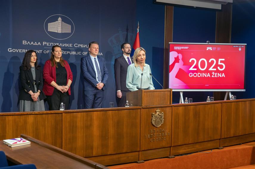 БЕОГРАД, 23. ДЕЦЕМБРА /СРНА/ - У Србији ће наредне године почети Национална кампања о фертилитету "За срце више", која има за циљ подршку паровима који желе дјецу, рекла је министар без портфеља у Влади Србије задужена за родну равноправност, политичко и економско оснаживање жена Tатјана Мацура.