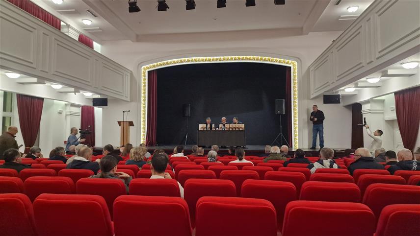 БРЧКО, 23. ДЕЦЕМБРА /СРНА/ - У Брчком је вечерас представљена књига "Свједок времена" аутора Борислава Ђурђевића, мемоарско дјело које кроз лична свједочења освјетљава кључне догађаје из периода Одбрамбено-отаџбинског рата и процеса стварања Републике Српске.