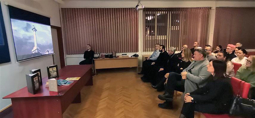 ДОБОЈ, 24. ДЕЦЕМБРА /СРНА/ - Документарни филм "Добојски логор неиспричана прича" о аустроугарском концентрационом логору за Србе у Првом свјетском рату вечерас је премијерно приказан у добојској Гимназији "Јован Дучић".