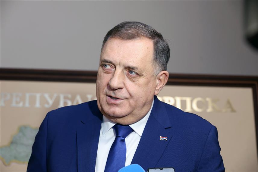 БАЊАЛУКА, 26. ДЕЦЕМБРА /СРНА/ - Предсједник СНСД-а Милорад Додик оцијенио је успјешном донаторску вечер "С љубављу храбрим срцима", истичући да је прикупљено више средстава него што је неопходно са отварање и опремање центара за специјалистичке социјалне услуге за дјецу и омладину са сметњама у развоју у Бањалуци, Дервенти и Фочи.