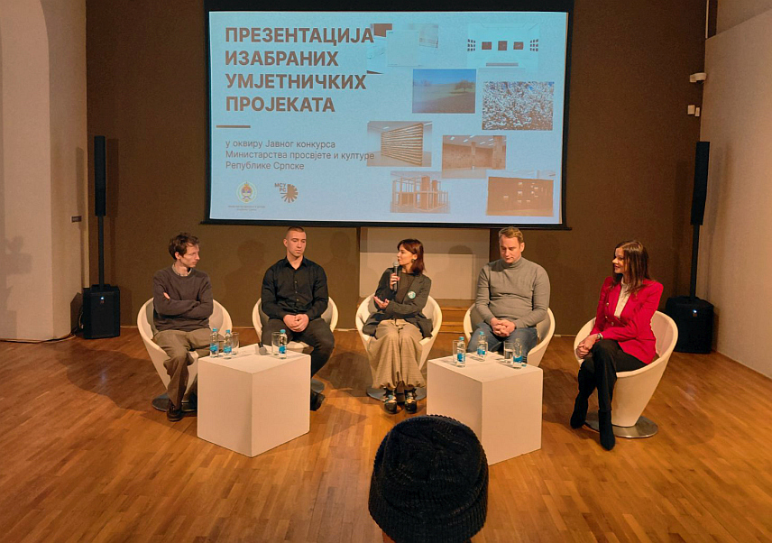 БАЊАЛУКА, 29. ДЕЦЕМБРА /СРНА/ - У Музеју савремене умјетности Републике Српске у Бањалуци данас су представљена два награђане умјетничка пројекта који су изабрани на јавном конкурсу за продукцију умјетничког пројекта комплексног типа визуелних умјетника до 35 година Министарства просвјете и културе Српске.