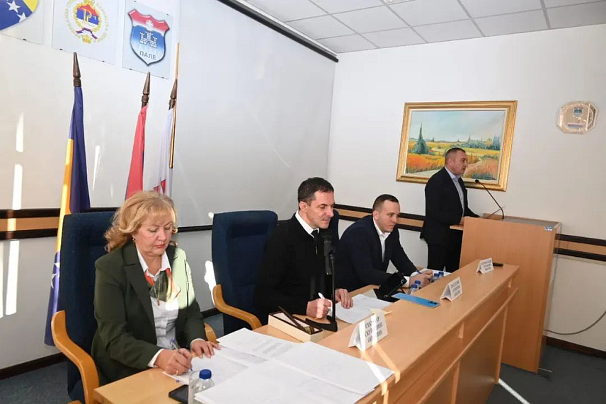 ПАЛЕ, 29. ДЕЦЕМБРА /СРНА/ - Скупштина општине Пале усвојила је данас буџет за наредну годину у износу од 27.943.000 КМ.