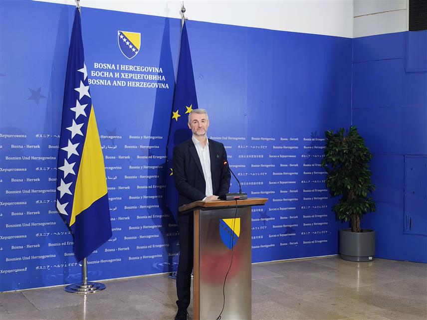 САРАЈЕВО, 29. ДЕЦЕМБРА /СРНА/ - Министар комуникација и транспорта Един Форто на конференцији за новинаре у Сарајеву.