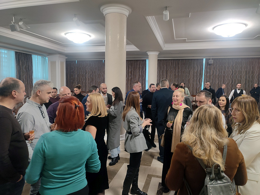 БАЊАЛУКА, 2. ДЕЦЕМБРА /СРНА/ - Премијер Републике Српске Саво Минић захвалио је медијима за праћење рада Владе Српске, чијем се сазиву ближи првих сто дана рада.