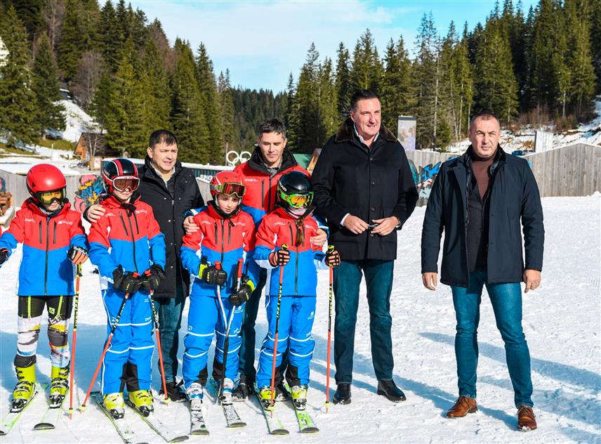 ЈАХОРИНА, 2. ДЕЦЕМБРА /СРНА/ - На Јахорини је данас званично отворена зимска туристичка сезона током које посјетиоце очекују атрактивни садржаји и богат забавни програм.