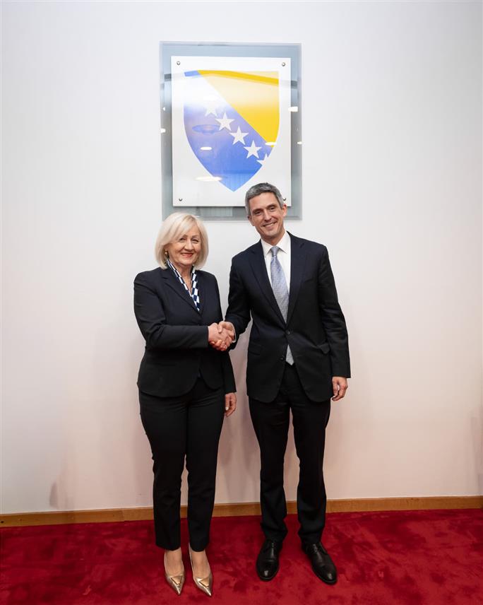 САРАЈЕВО, 2. ДЕЦЕМБРА /СРНА/ - Састанак предсједавајуће Савјета министара Борјане Кришто и директора Канцеларије Стејт департмента за Западну и Централну Европу Марка Флеминга у Сарајеву.