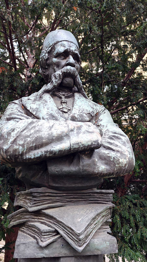 БЕЧ, 2. ДЕЦЕМБРА /СРНА/ - Трг у Трећој бечкој општини, Ландштрасе, добиће име по Вуку Стефановићу Караџићу, саопштило је Српско просвјетно и културно друштво "Просвјета Аустрија".