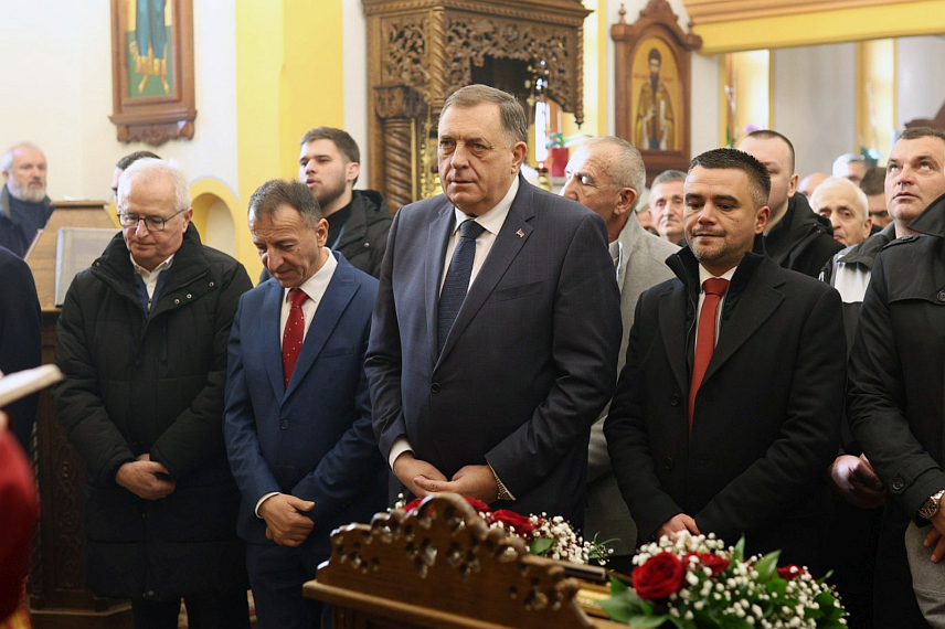 КОЗАРСКА ДУБИЦА, 30. ДЕЦЕМБРА /СРНА/ - Предсједник СНСД-а Милорад Додик стигао је у манастир Моштаница код Козарске Дубице, гдје ће данас бити обиљежен Дан сјећања на Петра Поповића Пецију, српског устаничког четовођу и борца против турске власти.