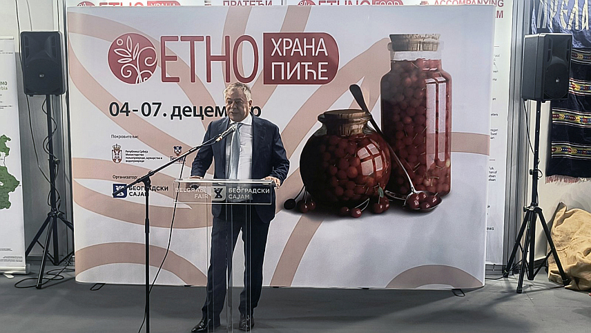 БЕОГРАД, 4. ДЕЦЕМБРА /СРНА/ - У Београду је данас отворен 19. Међународни сајам Етно храна и пиће, који је највећа смотра прозвођача традиционалних производа намијењених тржишту у Србији и Југоисточној Европи.