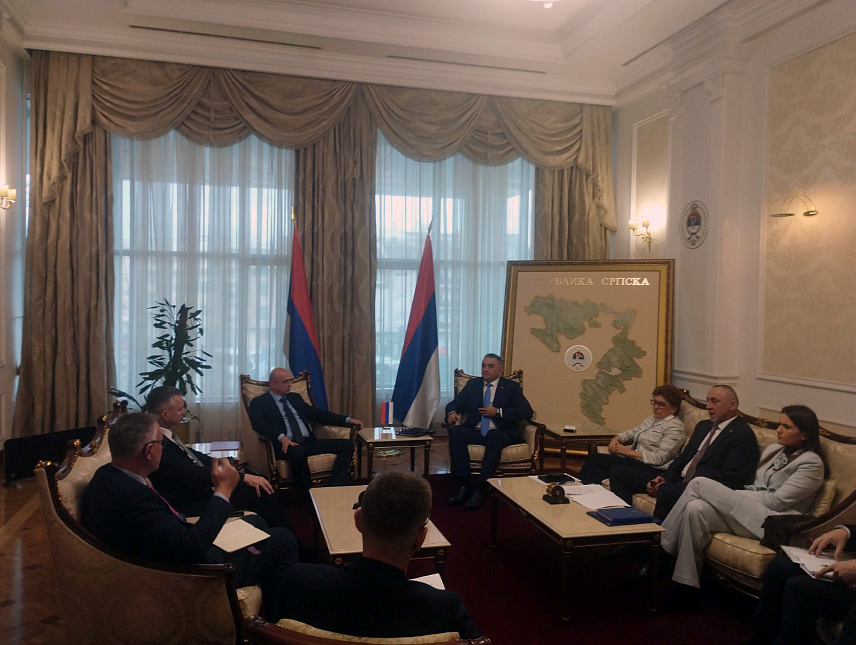 БАЊАЛУКА, 5. ДЕЦЕМБРА /СРНА/ - Предсједник Владе Републике Српске Саво Минић разговара у Бањалуци са представницима Уније послодаваца Српске о изради републичког буџета за наредну годину.