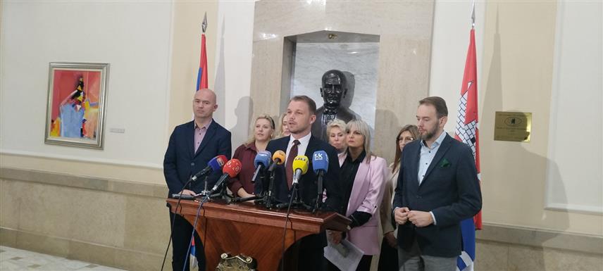 БАЊАЛУКА, 5. ДЕЦЕМБРА /СРНА/ - Градоначелник Бањалуке Драшко Станивуковић на конференцији за новинаре у Бањалуци поводом измјене Регулационог плана у насељу Росуље.