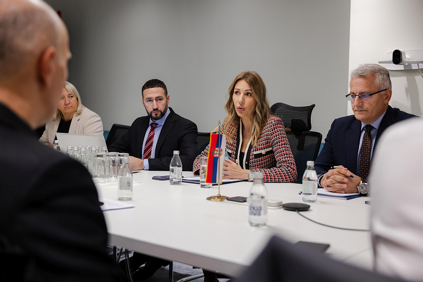 БЕОГРАД, 5. ДЕЦЕМБРА /СРНА/ - Министар рударства и енергетике Србије Дубравка Ђедовић Хандановић на састанку са представницима "Кнез петрола", "Петрола", "Нафтахема" и "КБ Еурорента".