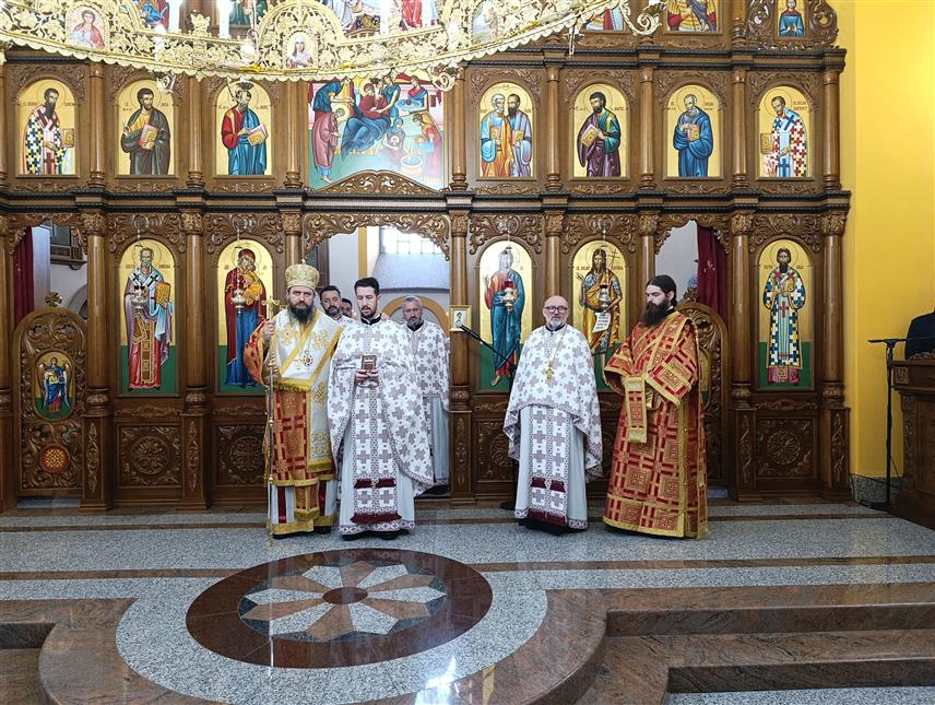 МРКОЊИЋ ГРАД, 7. ДЕЦЕМБРА /СРНА/ - Његово преосвештенство епископ бихаћко-петровачки и рмањски Сергије у Храму Рођења Пресвете Богородице.