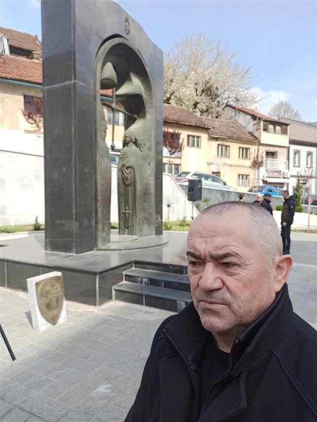 ЗВОРНИК, 7. ДЕЦЕМБРА /СРНА/ - Предсједник зворничке организације породица погинулих и заробљенх бораца и несталих цивила Миливоје Марковић и предсједник градске Борачке организације Зворник Миливоје Тодоровић.