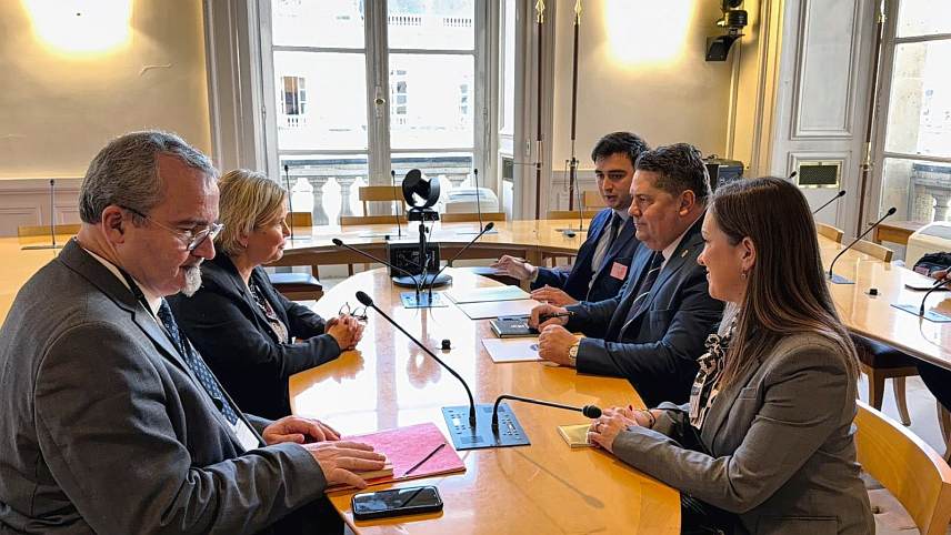 ПАРИЗ, 8. ДЕЦЕМБРА /СРНА/ - Састанак предсједника Народне скупштине Српске Ненада Стевандића са француским сенатором Мартом де Сидрак, која је предсједник Групе пријатељства Француска-западни Балкан.