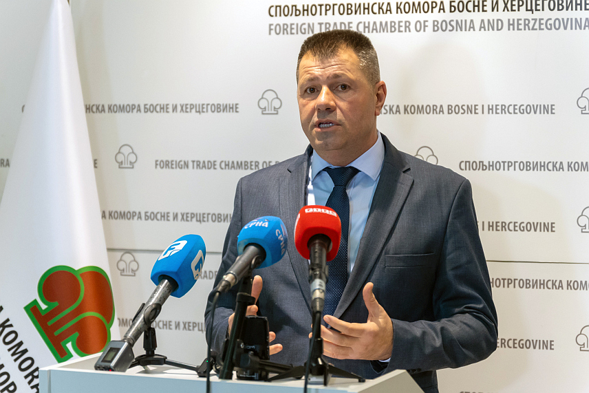 САРАЈЕВО, 8. ДЕЦЕМБРА /СРНА/ - Предсједник Спољнотрговинске коморе БиХ Ахмет Егрлић истакао је данас да се у посљедњих 15 година удвостручила спољнотрговинска размјена, а да је број граничних прелаза остао исти.