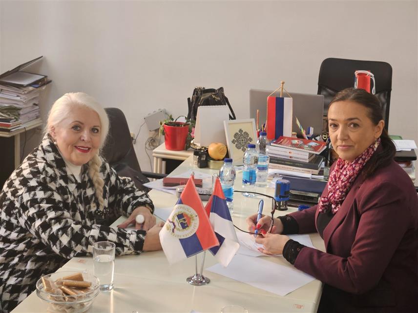 БАЊАЛУКА, 9. ДЕЦЕМБРА /СРНА/ - Директор Дјечијег позоришта Републике Српске Љиљана Лабовић Маринковић и директор Републичког педагошког завода Слађана Танасић потписале су споразум о сарадњи с циљем развијање културних навика и естетског васпитања код дјеце кроз позоришну умјетност.