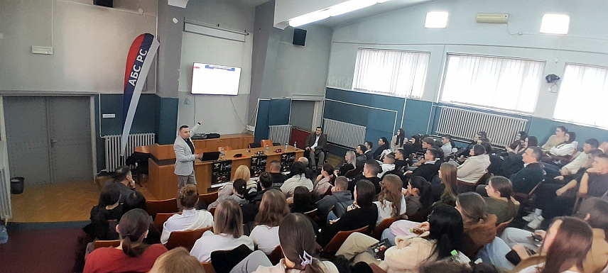 БАЊАЛУКА, 9. ДЕЦЕМБРА /СРНА/ - У оквиру превентивне кампање "Лако је алкохол одбити" одржано је предавање ученицима Техничке школе у Бањалуци.