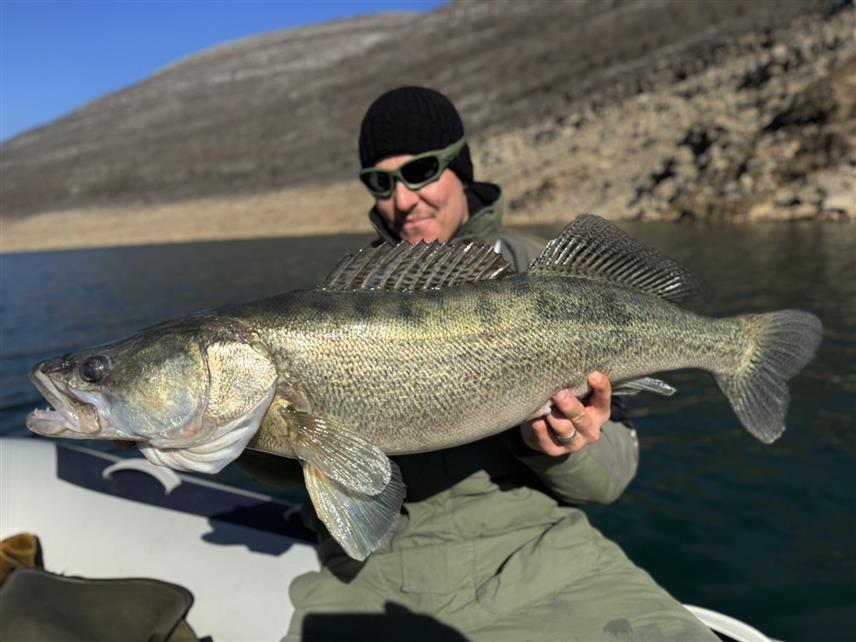 БИЛЕЋА, 28. ФЕБРУАРА /СРНА/ - Члан Риболовачког клуба "Tребишњица" из Tребиња Марко Мачкић уловио је данас на Билећком језеру смуђа тешког девет килограма.