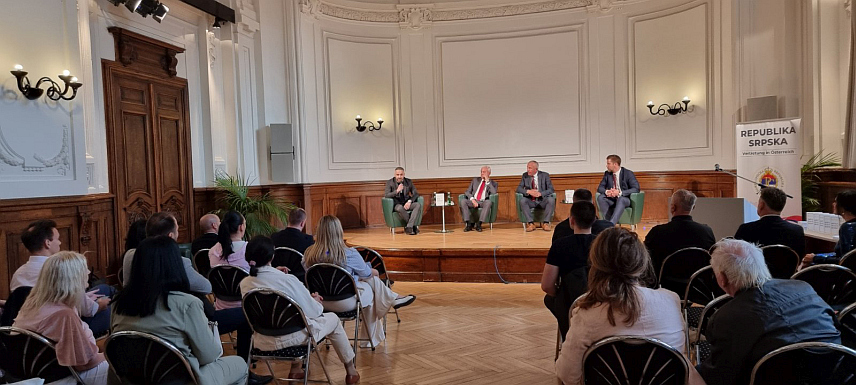 БЕЧ, 11. ЈУНА /СРНА/ - Историјски час током којег је представљена књига "Крај бала вампира" аутора Милана Љепојевића, одржан је вечерас у Бечу у организацији Представништва Републике Српске у Аустрији.