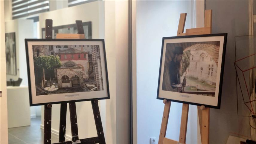 ИСТОЧНО САРАЈЕВО, 1. ЈУ НА /СРНА/ - У Галерији "Жарко Видовић" у Источној Илиџи вечерас је отворена изложба фотографија "Оком камере хиландарског монаха" монаха Милутина Хиландарца.