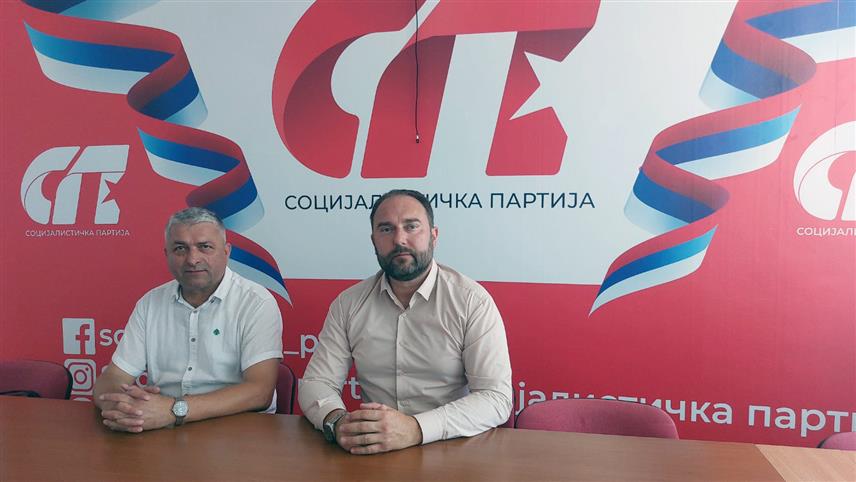 БАЊАЛУКА, 14. ЈУЛА /СРНА/ - Досадашњи одборник Демоса у Скупштини општине Челинац Милан Тепић прешао је данас у Социјалистичку партију /СП/.	