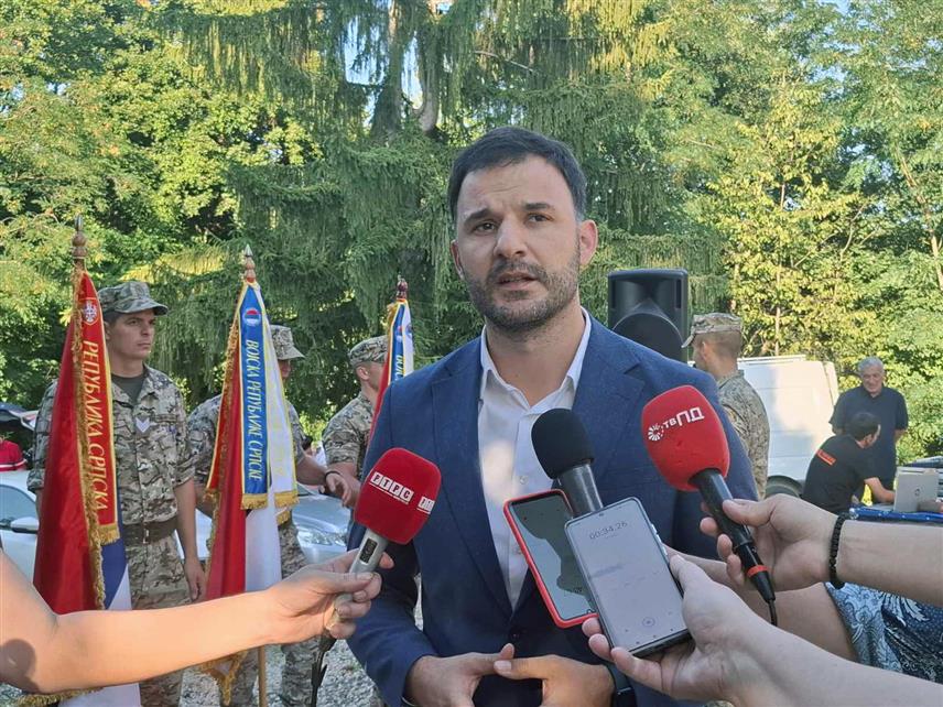 ПРИЈЕДОР, 19. ЈУЛА /СРНА/ - Градоначелник Приједора Слободан Јавор изјавио је да је мјесто Горњи Јеловац трајно натопљено крвљу српске дјеце, коју су усташе у Независној Држави Хрватској /НДХ/ немилосрдно убијале само зато што су били Срби.