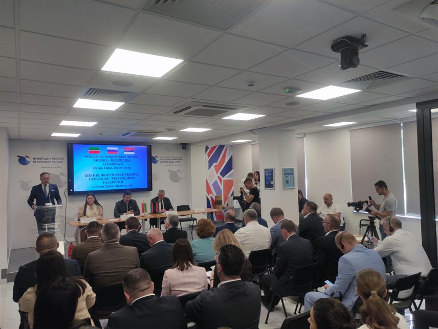 БАЊАЛУКА, 23. ЈУЛА /СРНА/ - У Привредној комори Републике Српске одржава се Привредни форум у оквиру којег ће бити потписан споразум о сарадњи између ове и Привредне коморе Татарстана.
