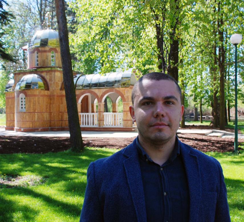 ТРНОВО, 28. ЈУЛА /СРНА/ - Чланови Организације породица заробљених и погинулих бораца и несталих цивила Трново, у сарадњи са општином, обиљежиће у сриједу, 30. јула, Дан страдања српског становништва у општини Трново, када ће се уз пламен свијећа и молитву присјетити и поклонити сјенима овдашњих страдалих Срба у Одбрамбено-отаџбинском рату,предсједник Организације Горан Тимотија.