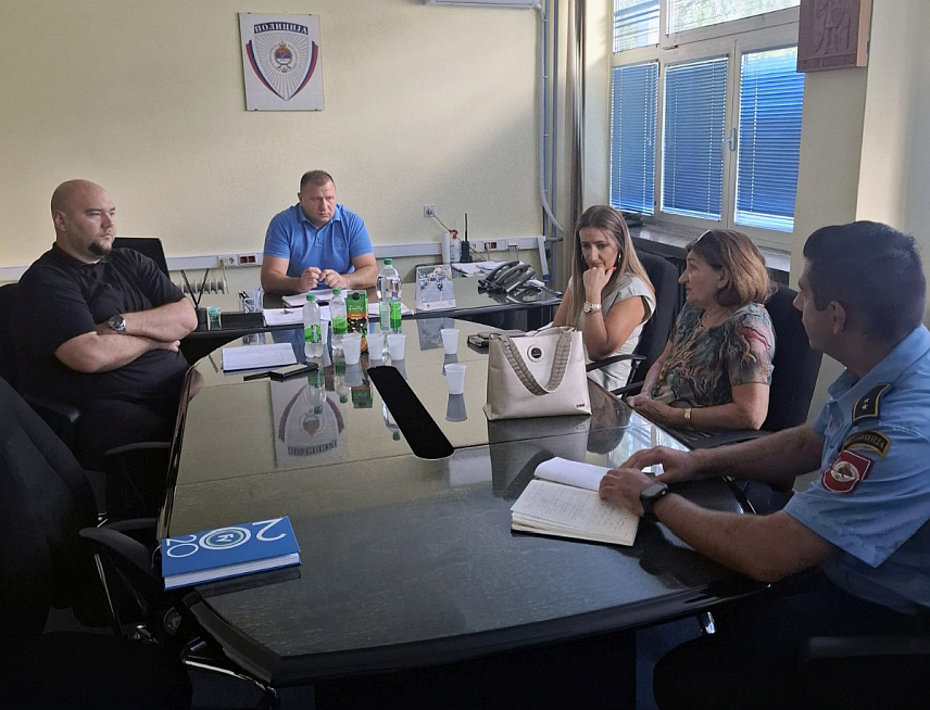 БАЊАЛУКА, 30. ЈУЛА /СРНА/ - Полицијска управа Бањалука организовала је данас састанак Регионалног мониторинг тима за супростављање трговини људима на којем су договорене активности за наредни период са посебним освртом на случајеве просјачења, који су изражени у љетном периоду.