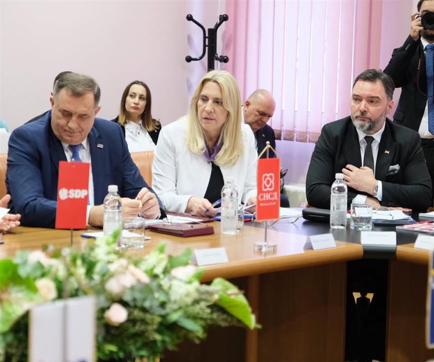 САРАЈЕВО, 31. ЈУЛА /СРНА/ - Предсједник Републике Српске Милорад Додик, српски члан Предсједништва БиХ Жељка Цвијановић и замјеник предсједавајуће Савјета министара Сташа Кошарац.