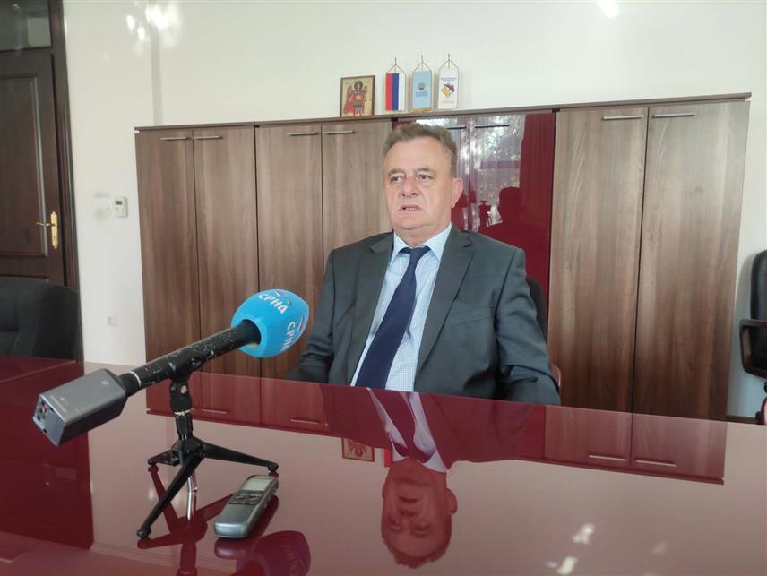 БАЊАЛУКА, 13. АВГУСТА /СРНА/ - Академик Витомир Поповић је изјавио Срни да ће јавно мњење на референдуму исказати свој став, иако он не може да промијени пресуде или произведе други резултат у контексту донесених пресуда и одузимања мандата предсједнику Српске Милораду Додику.