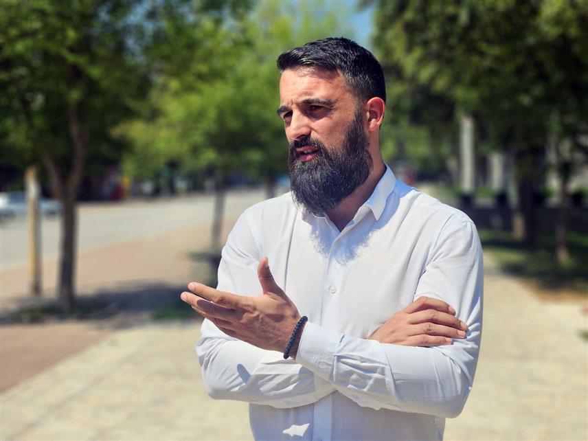 ИСТОЧНО САРАЈЕВО, 13. АВГУСТА /СРНА/ - Социолог Владимир Васић изјавио је за Срну да су грађани Републике Српске свој став већ исказали на општим изборима, који представљају својеврстан референдум, те да се садашњим иницијативама покушава поништити воља народа.