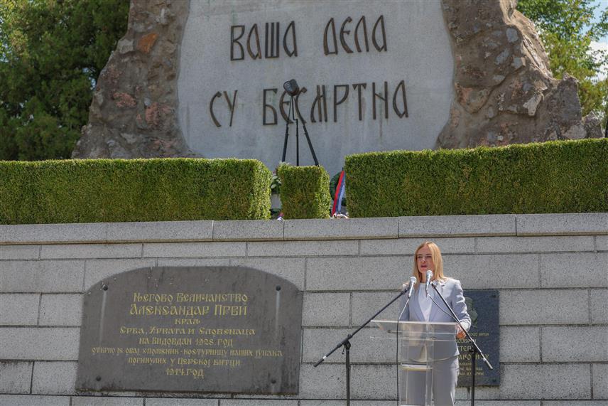 БЕОГРАД, 19. АВГУСТА /СРНА/ - Министар за рад, запошљавање, борачка и социјална питања Србије Милица Ђурђевић Стаменковски предводила је данас церемонију обиљежавања 111 година од славне Церске битке у којој је српска војска тријумфовала над аустроугарским снагама, што је уједно и прва савезничка побједа у Првом свјетском рату.	