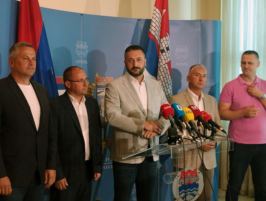 БАЊАЛУКА, 20. АВГУСТА /СРНА/ - Предсједник Скупштине града Бањалука Љубо Нинковић сматра да се проблем функционисања градског олимпијског базена треба системски ријешити тако што ће бити проглашен јавном установом, док би Јавно предузеће "Аквана" наставило са радом.	