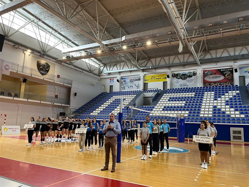 ПАЛЕ, 23. АВГУСТА /СРНА/ - На Палама је данас почео традиционални Меморијални турнир у одбојци "Веселинка Слијепчевић Обрадовић" уз учешће четири екипе из Србије, Црне Горе и БиХ.
