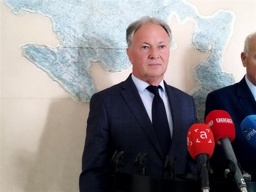 БАЊАЛУКА, 28. АВГУСТА /СРНА/ - Предсједник Савеза логораша Републике Српске Анђелко Носовић рекао је, након консултација са мандатаром за састав нове Владе Савом Минићем, да је приоритет ове популације да се пружи већа подршка лијечењу с обзиром на старосну доб логораша и њихове свакодневне потребе.