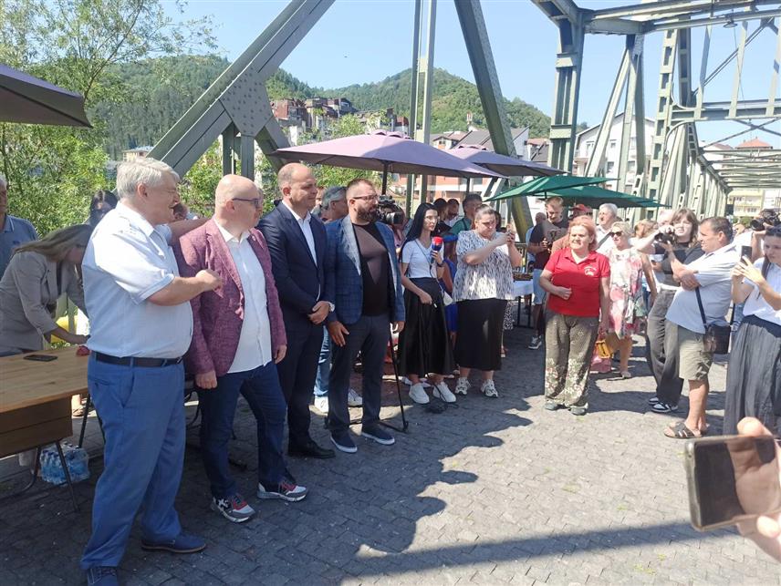 ЗВОРНИК, 2. АВГУСТА /СРНА/ - Традиционална манифестација "Зворничко љето", током којег ће бити представљен богат културни, умјетнички, духовни и спортски програм, почела је данас у Зворнику.