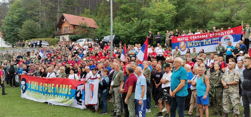 ЛУКАВАЦ, 10. СЕПТЕМБРА /СРНА/ - Више стотина учесника марша "Стазама егзодуса 2025" кренуло је од села Тумаре на Озрену ка насељу Стог код Возуће у општини Завидовићи поводом обиљежавања 30 година од прогона Срба са подручја Возуће, долине ријеке Криваје, те јужног и западног Озрена.