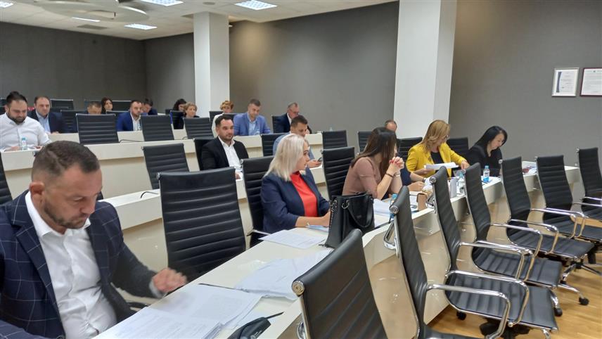 ИСТОЧНО САРАЈЕВО, 12. СЕПТЕМБРА /СРНА/ - Скупштина општине Источно Ново Сарајево усвојила је данас извјештај о извршењу буџета за прошлу годину у износу од 19.936.000 КМ, којим је остварен суфицит од 43.000 КМ.