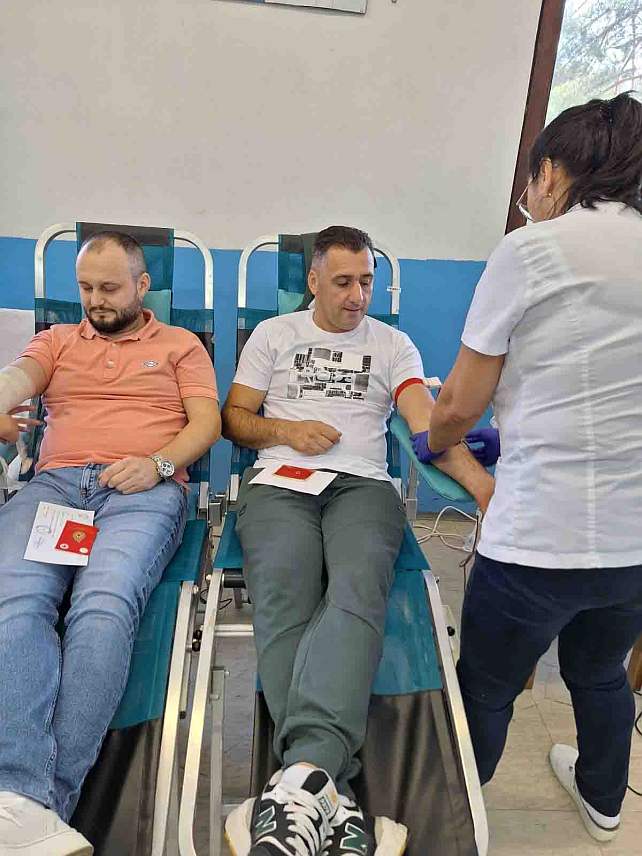 УГЉЕВИК, 12. СЕПТЕМБРА /СРНА/ - Уочи дана одбране српског села Мезграја Гај у Одбрамбено-отаџбинском рату, данас је организована акција добровољног давања крви.