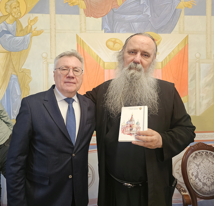 УГЉЕВИК, 12. СЕПТЕМБРА /СРНА/ - Руски амбасадор у БиХ Игор Калабухов посјетио је данас манастир Светог Александра Невског у Угљевику.