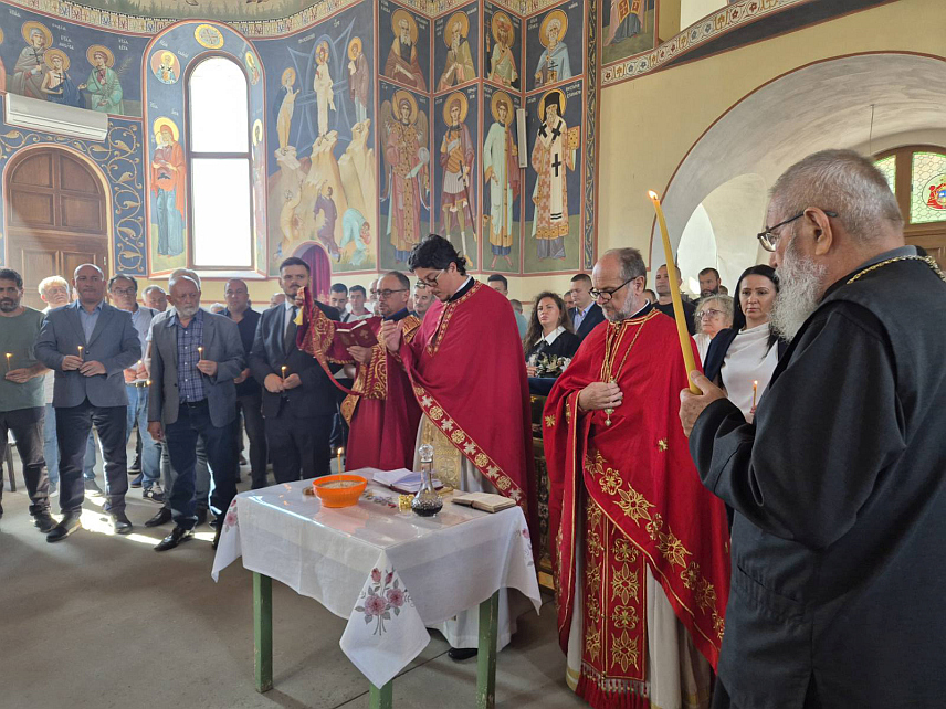 БЕОГРАД, 13. СЕПТЕМБРА /СРНА/ - У насељу Банстол на Фрушкој гори данас је обиљежен Дан сјећања на страдање Срба у 13 западнокрајишких општина у љето и јесен 1995. године, када је са вјековних огњишта протјерано најмање 120.000 људи, а убијено и нестало 2.014 српских бораца и цивила.