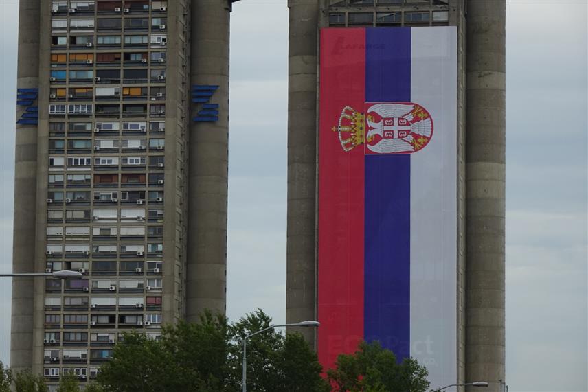 БЕОГРАД, 14. СЕПТЕМБРА /СРНА/ - Београд је данас у знаку застава Републике Српске и Србије, којима су украшене централне улице, као и улаз у српску престоницу./Борислав Здриња/