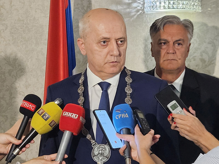 ИСТОЧНО САРАЈЕВО, 15. СЕПТЕМБРА /СРНА/ - Ректор Универзитета у Источном Сарајеву Милан Кулић у обраћању новинарима уочи свечане академије поводом Дана Универзитета.